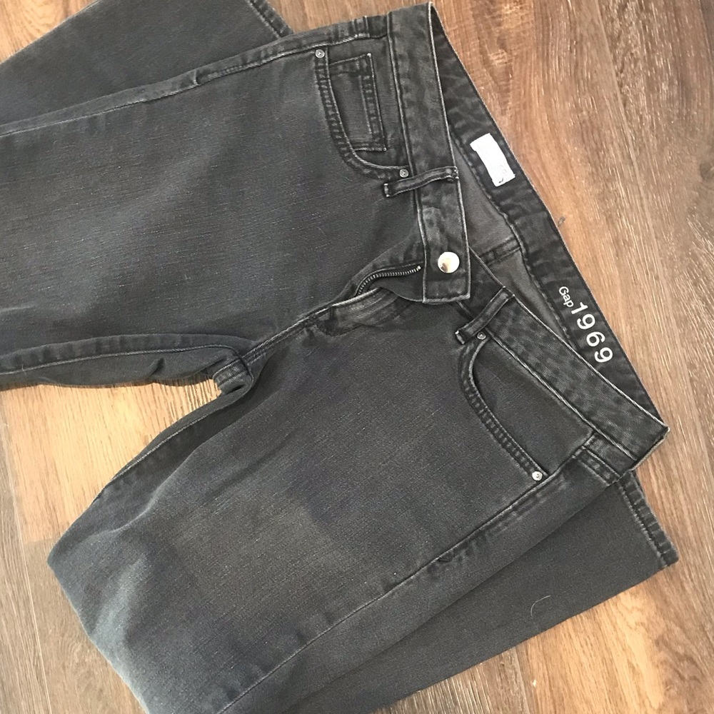 Gap- Always Skinny Gray wash jean. Size 28r
